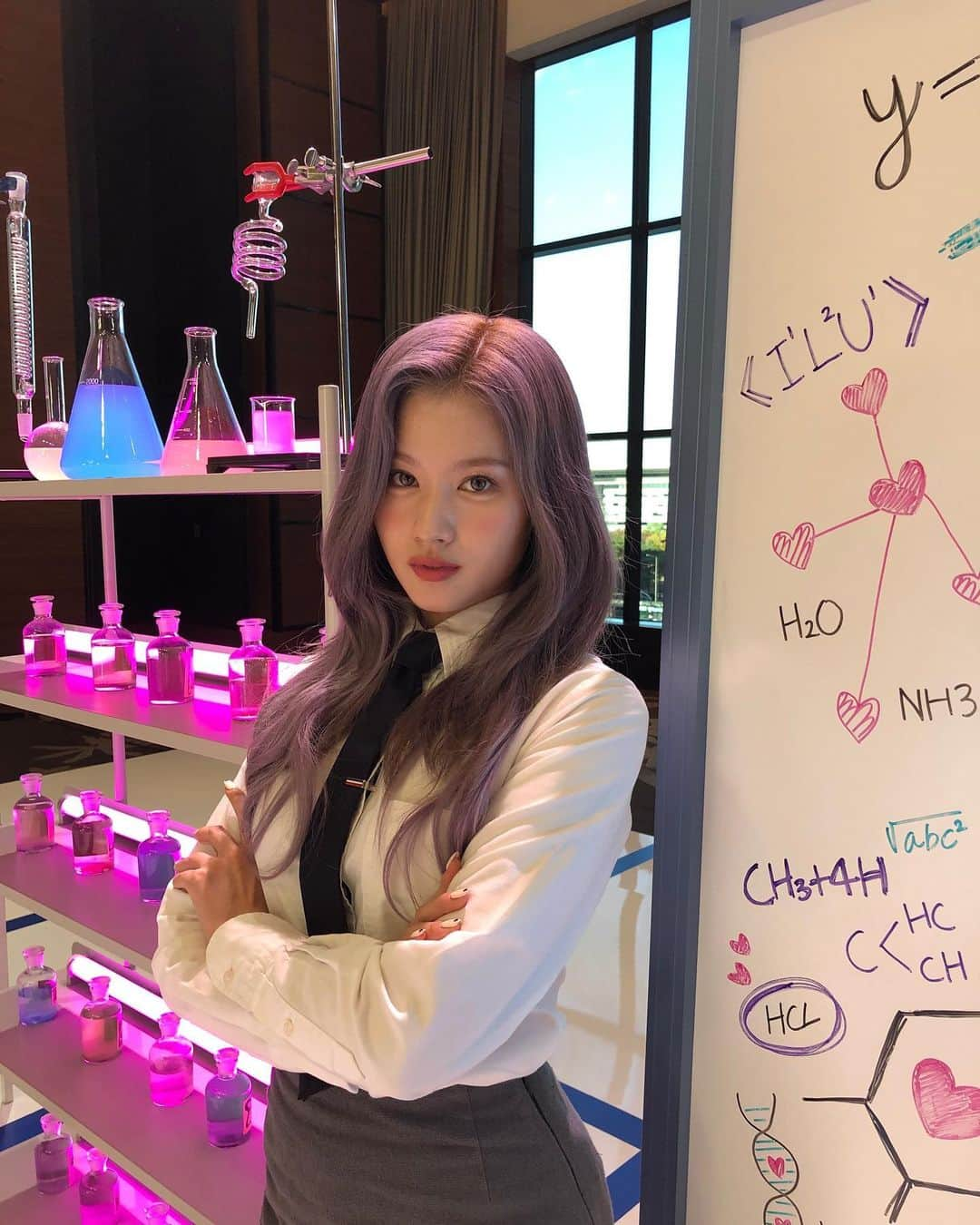 TWICEさんのインスタグラム写真 - (TWICEInstagram)「연구실통째로 출장갔던날👩‍🔬🧫🔬💞 #샤이언티스트 #쇼케날」11月20日 18時31分 - twicetagram