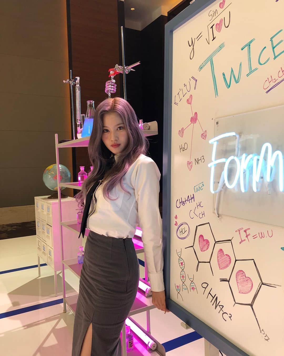 TWICEさんのインスタグラム写真 - (TWICEInstagram)「연구실통째로 출장갔던날👩‍🔬🧫🔬💞 #샤이언티스트 #쇼케날」11月20日 18時31分 - twicetagram