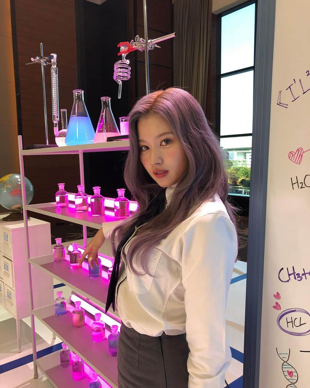 TWICEさんのインスタグラム写真 - (TWICEInstagram)「연구실통째로 출장갔던날👩‍🔬🧫🔬💞 #샤이언티스트 #쇼케날」11月20日 18時31分 - twicetagram