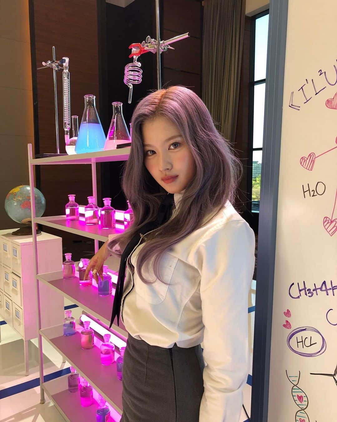 TWICEさんのインスタグラム写真 - (TWICEInstagram)「연구실통째로 출장갔던날👩‍🔬🧫🔬💞 #샤이언티스트 #쇼케날」11月20日 18時31分 - twicetagram