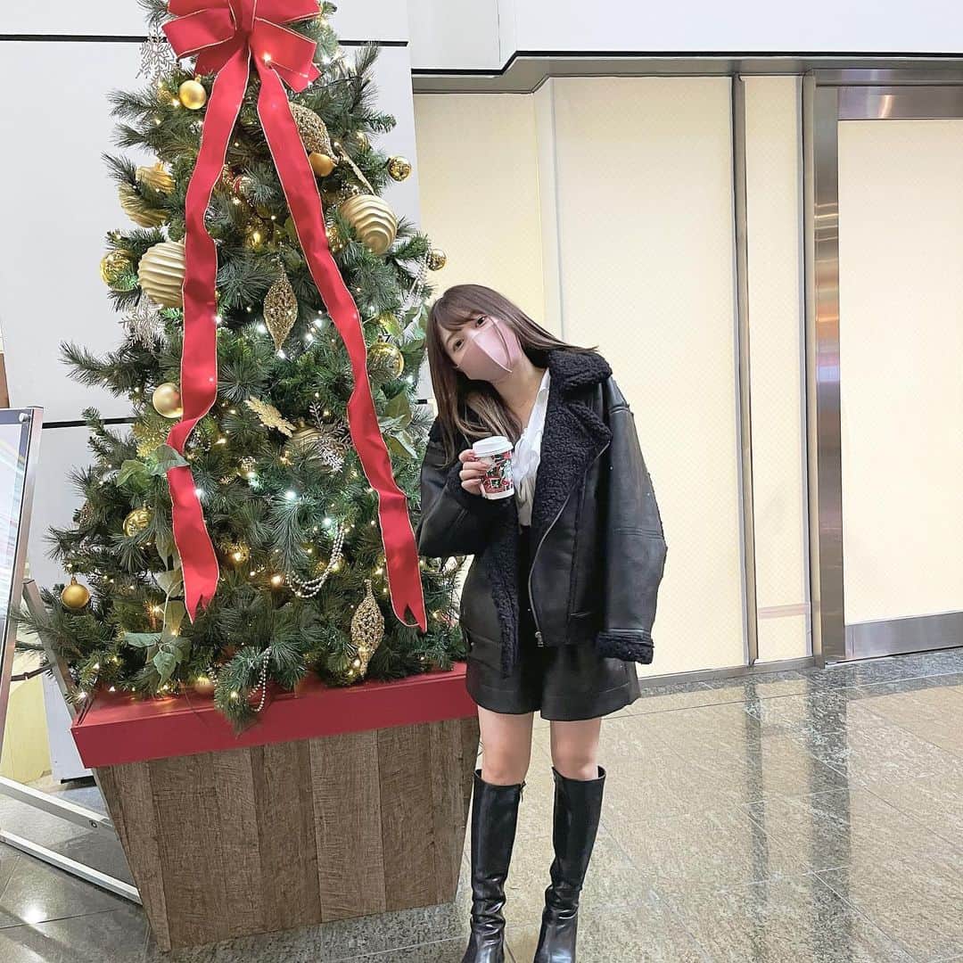 高木悠未のインスタグラム：「ノーマルカメラの味⭐️ キャナルのスタバのとこにツリーあったよ🎄」