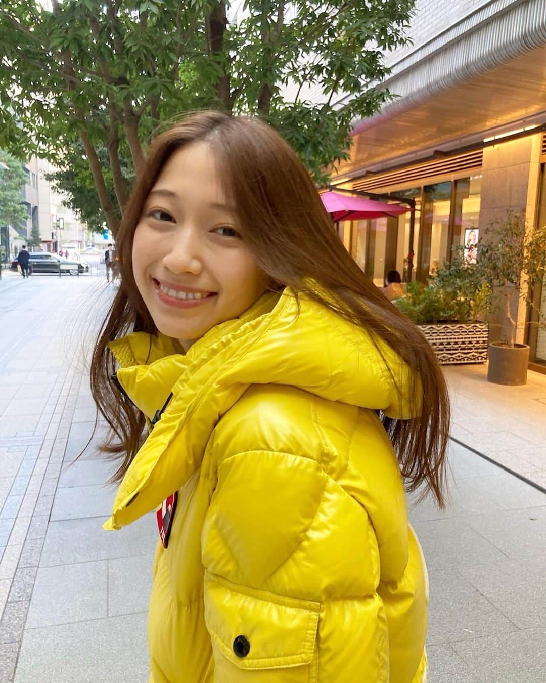 大野いとのインスタグラム：「夜は一段と冷えますね。あったかくして、過ごしてます❄️みなさんも温かくしてくださいね😌🍁 @moncler  #MONCLERGENIUS #pr」
