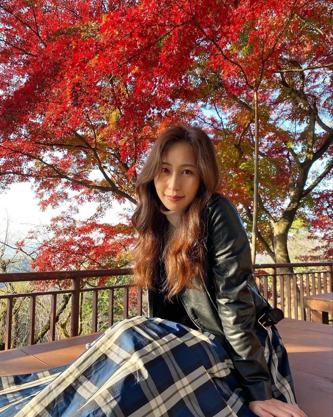 中西渚のインスタグラム：「やっといけました🍁🍁  #紅葉 #大平山」