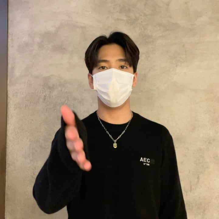 バロ のインスタグラム：「무슨 노래일까요🙄 #차선우 #나도모름 #돈가스가맛있어서콧노래가저절로」