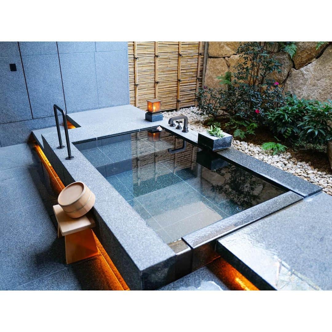石井美保さんのインスタグラム写真 - (石井美保Instagram)「京都のお宿はHOTEL THE MITSUI KYOTO @hotel_the_mitsui_kyoto のONSENスイートに。お部屋の内風呂で温泉に入れるのは京都中心部ではなかなかないので気に入りました。中庭を眺めながらの朝食も最高でした。」11月20日 19時18分 - miho_ishii