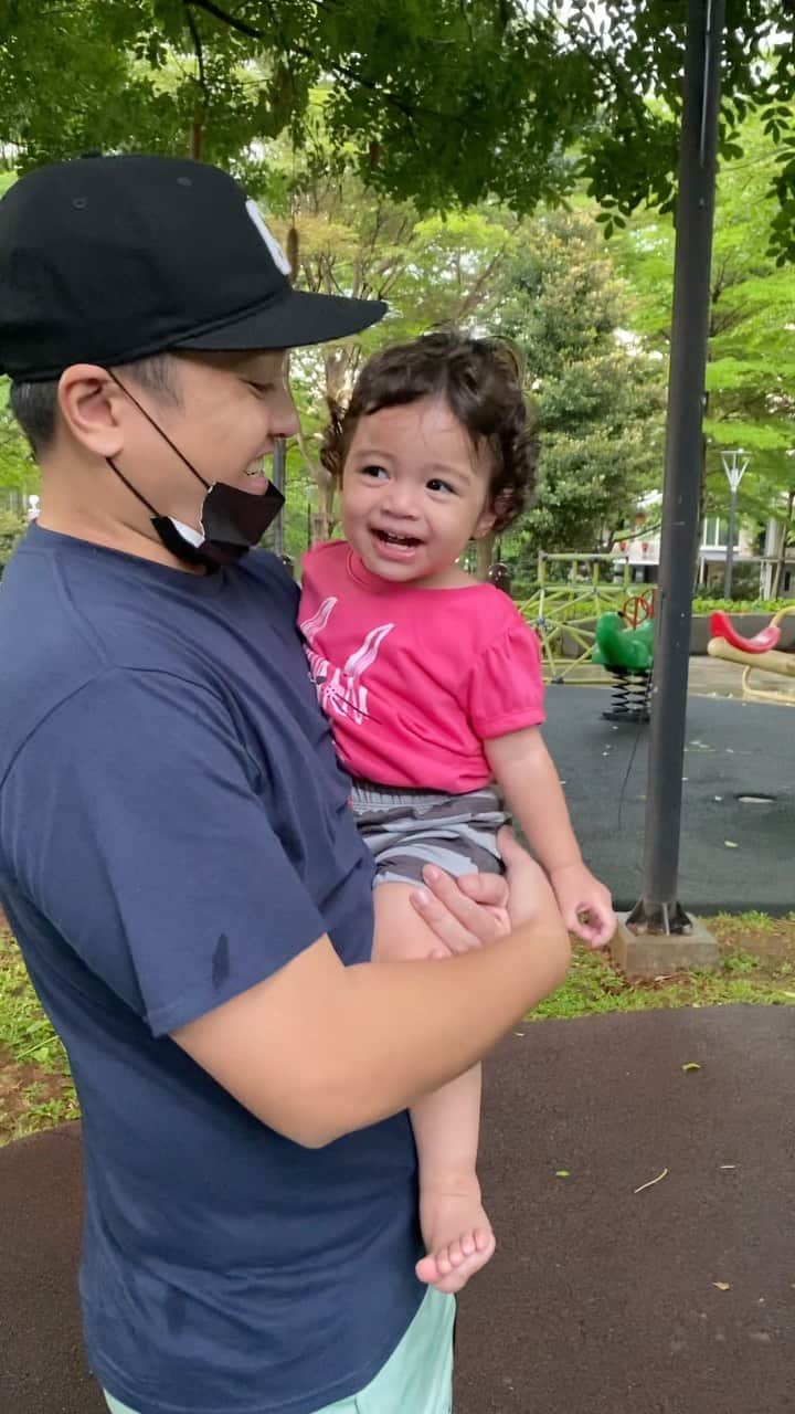 のインスタグラム：「Gara2 buku Happy Monkey jadi gini 😄❤️」