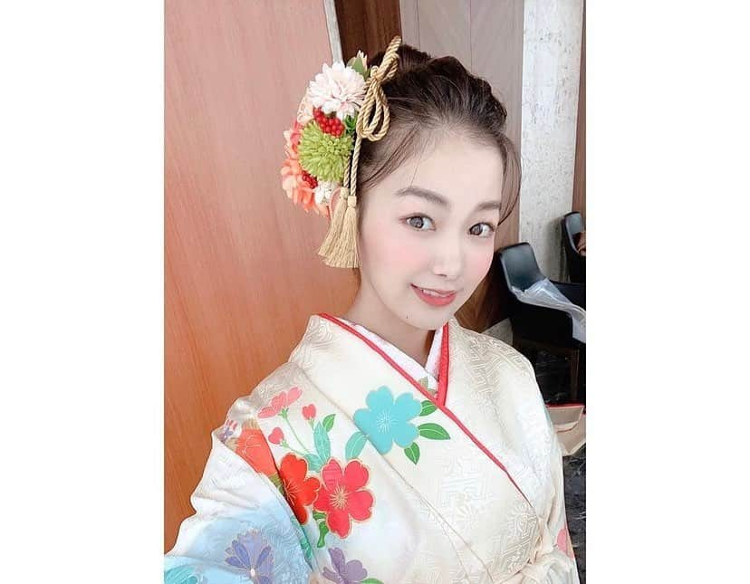 吉澤遥奈のインスタグラム：「☺︎☺︎☺︎ #着物#振袖#髪飾り」