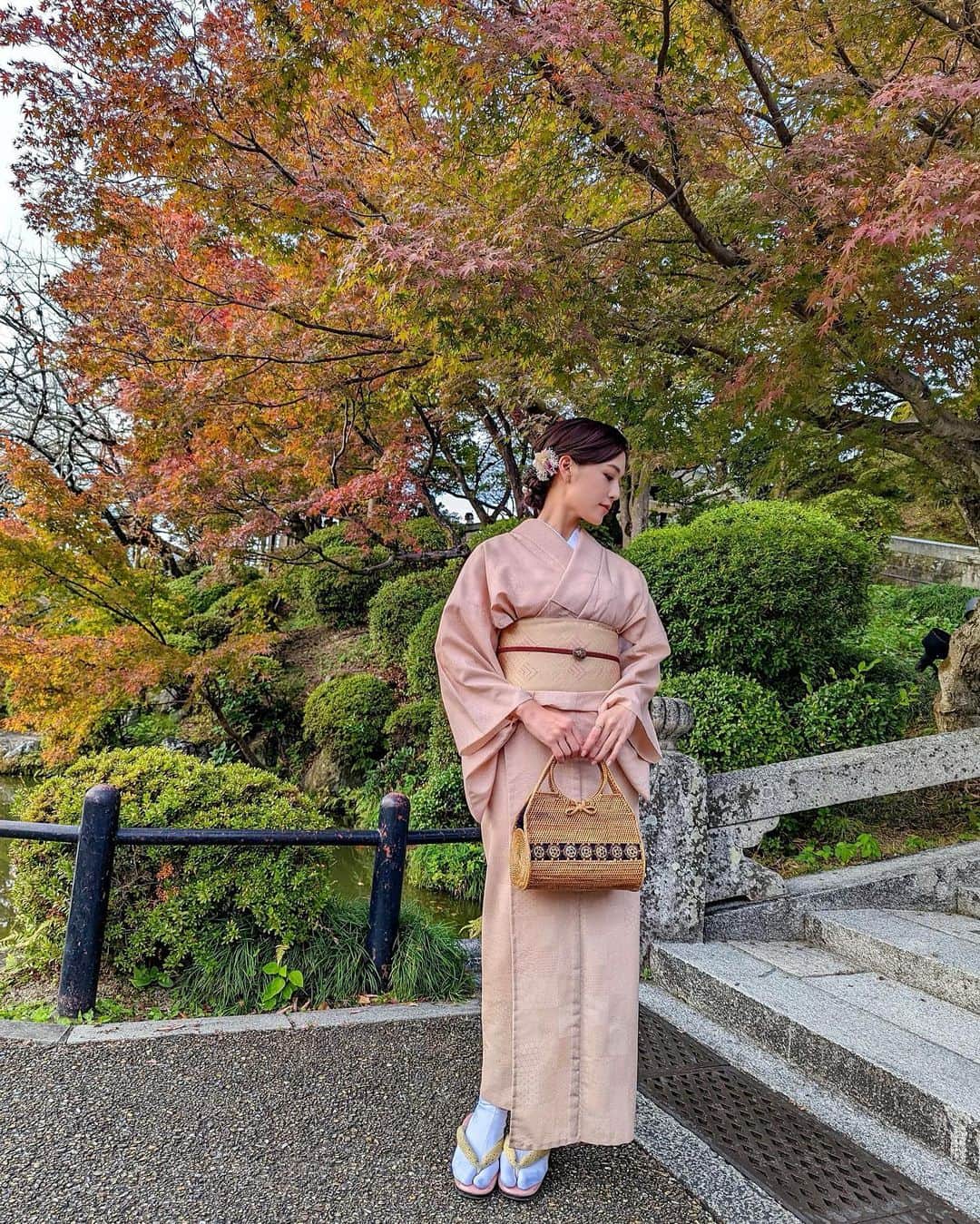 石井里奈さんのインスタグラム写真 - (石井里奈Instagram)「そうだ 京都、行こう。 . 今夜は京都編✨ 今は紅葉が見頃🍁✨ 修学旅行できた時から大好きな清水寺へお着物を着て。 . 紅葉がとっても綺麗で本当にずっとみていられました。ずっと都会にいると本当に自然がより愛おしく風情を感じます🥰❤️ . 着物を着てお寺を回って、日本人でよかったなぁと思える時間でした🍁 . レンタル着物は @rikawafuku_kyoto で✨紅葉メインにしたかったのでお着物はシンプルめにしました💗 . またゆっくりデートとか、女子旅でお互い着物きたりしてプラプラしたいなぁ☺️ 修学旅行の時の子供の頃と違って大人になるとまた違う京都の良さがみえるはず。 . また更新します💗 . #そうだ京都行こう #京都 #京都旅行 #kyoto #京都観光 #京都紅葉 #紅葉 #絶景 #visitjapan #kimono #着物 #着物女子 #京都着物レンタル #着物ヘア #紅葉狩り #紅葉デート #清水寺 #清水寺周辺 #京都散策 #japanesegirl #japanese #japaneseculture #秋 #京都旅 #タビジョ #たびじょ #国内旅行 #JR東海 #新幹線 #紅葉ライトアップ」11月20日 20時03分 - ri7tin1025