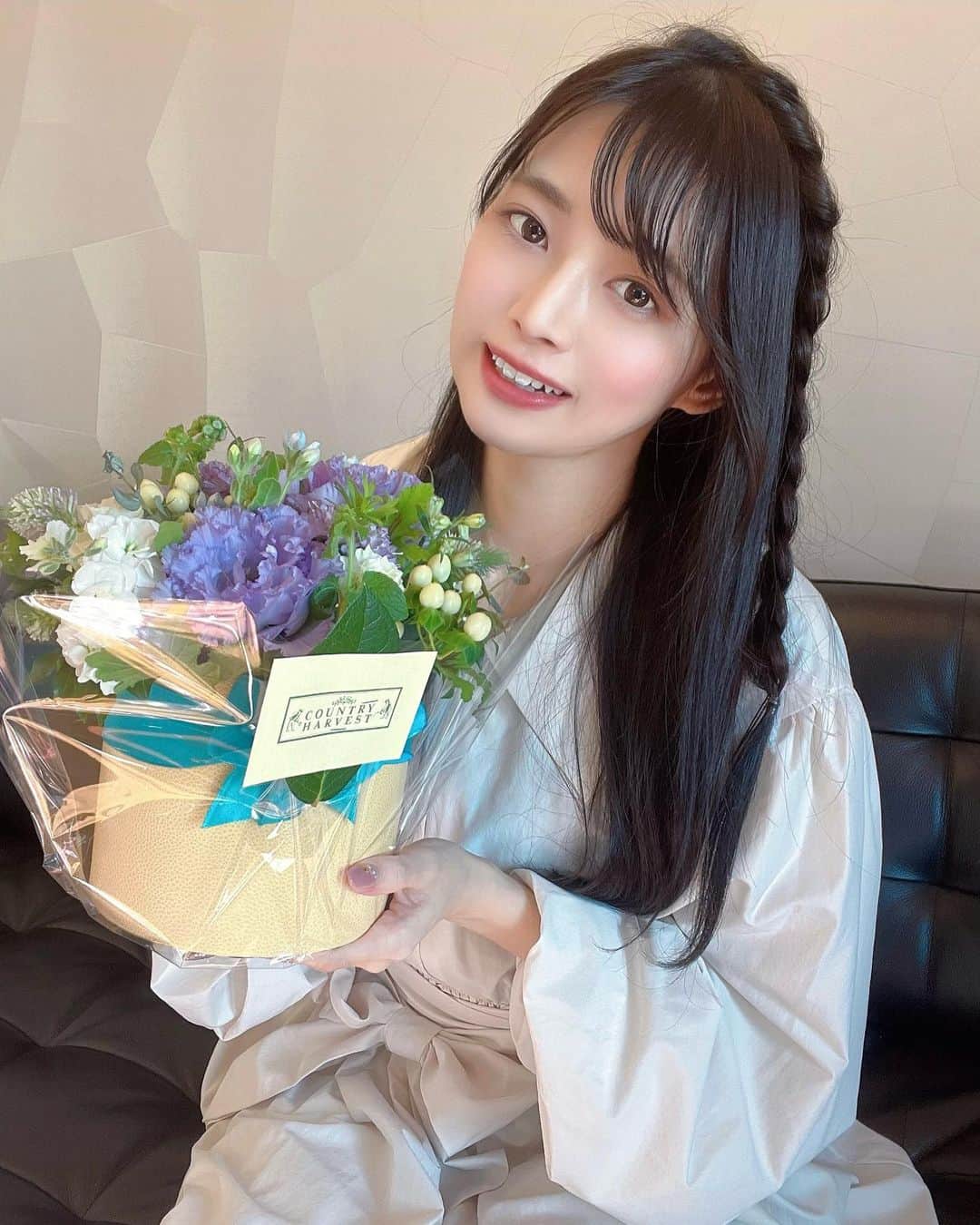 藤田いろはのインスタグラム：「生誕祭のときの！ お花ありがとうー！今もお家で飾ってます✌️ 私の好きな色で揃えられててさすが〜！ってなりました🤤👏」