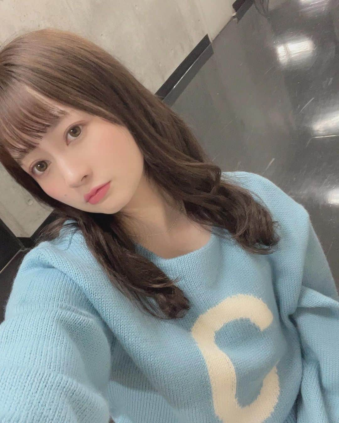 江籠裕奈のインスタグラム：「⁡ ⁡ 一目惚れした水色！❄️🐋💧🧊💎」