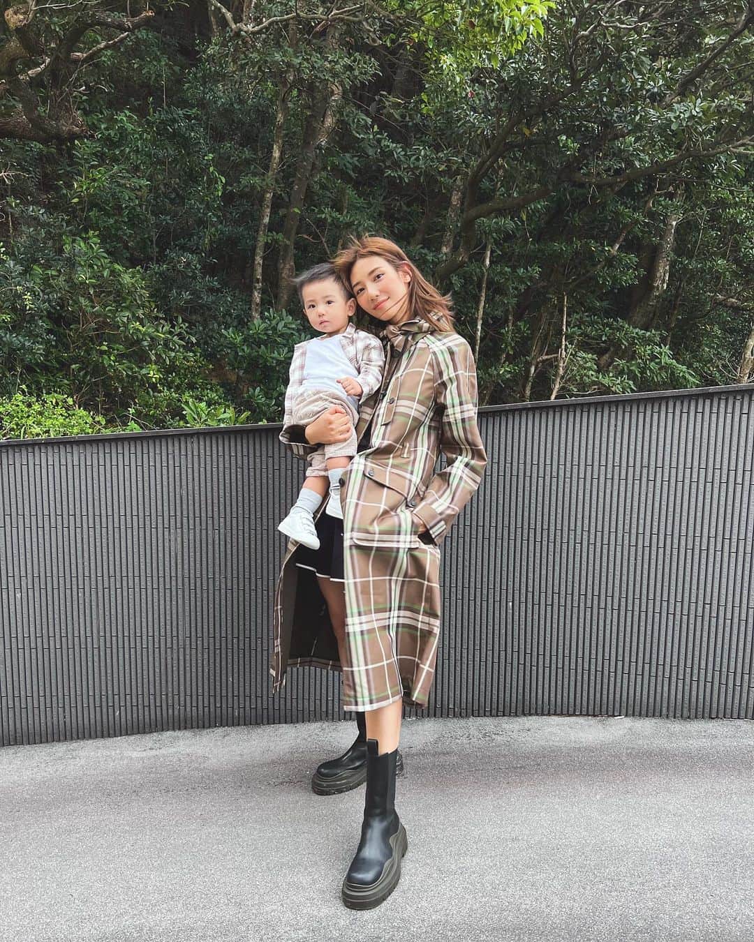 Elva Niのインスタグラム：「Weekend vibes 🔋 #rechargingmode  #其實是阿媽比較需要 #happyweekendeveryone」