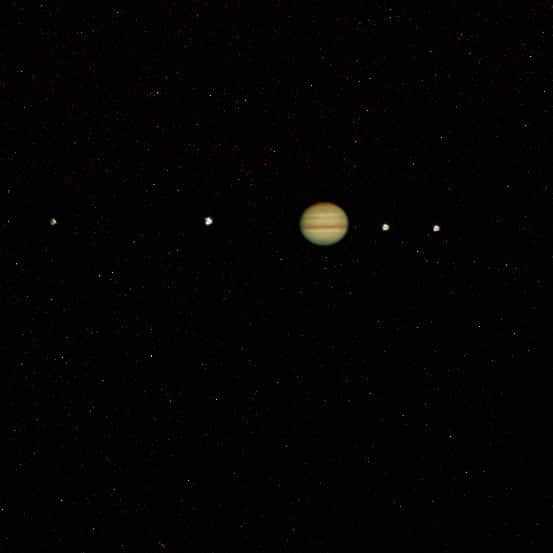 ジェームズ・フェルプスのインスタグラム：「I had clear skys the other day so and saw Jupiter and moons, Io, Europa, Gangmede & Callisto. All very different from one another, can't see the other (at least) 75 other moons. 🚨Nerd Alert 🚨」