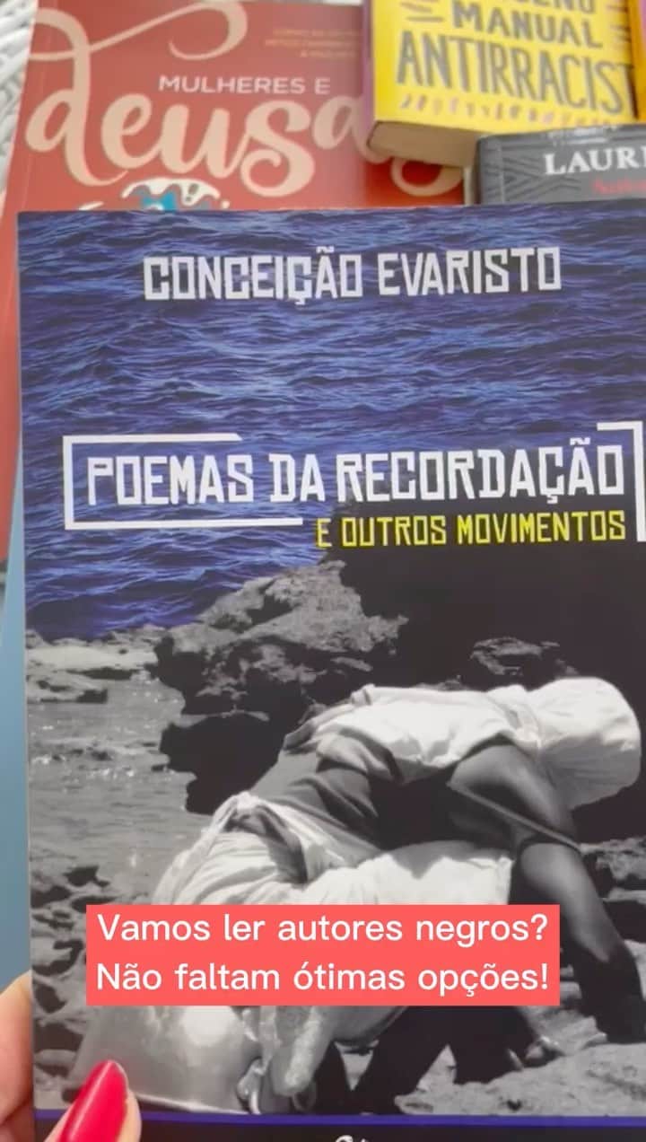 ファチマ・ベルナルデスのインスタグラム：「Ouvir, ler, estudar, conhecer  talentos, em tantas áreas, estar junto, gritar junto contra o racismo. #diadaconsciencianegra é todo dia.」