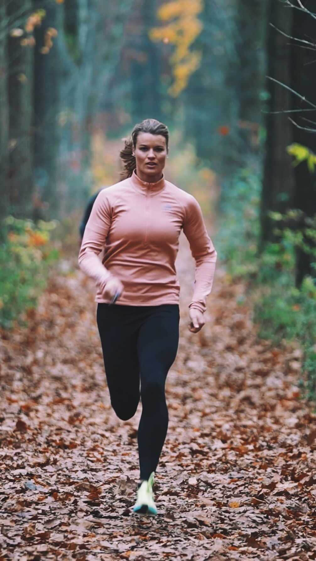 ダフネ・シパーズのインスタグラム：「Today’s hill session! 🏃🏼‍♀️⛰💪🏻」