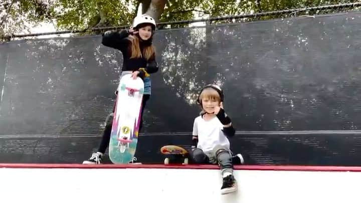 ティファニー・ティーセンのインスタグラム：「🎄Christmas came a little early for these kiddos. Thanks @oc_ramps for making @bradysmithhere and I cool ass parents. 🤘🏼」