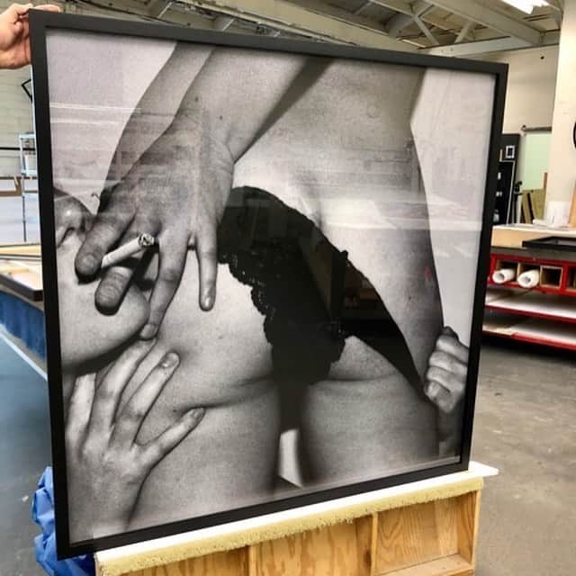 のインスタグラム：「It takes a lot of effort to look effortless. For all the work people see there is a Mount Everest size load of work that no one sees. I want to take a moment to acknowledge the amazing printers, framers, film developers, labs, paper and film companies, for staying alive during this challenging time, without these people I wouldn’t be able to do all I do and that can be said for many other photographers. Making prints has changed my life, seeing the work in galleries home’s museums etc has shaped my work more than I can ever explain, so thank you to all who dedicate their lives to photography. Swipe right to see a few of this months prints all headed to their news homes. Which of these would you hang in your house?」