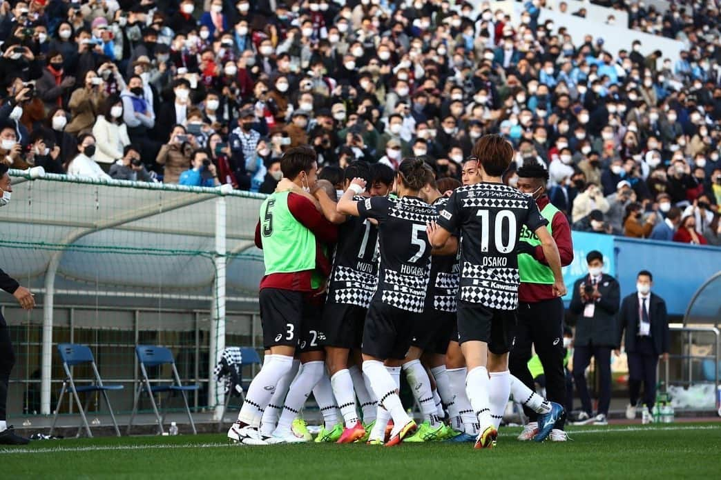 大迫勇也さんのインスタグラム写真 - (大迫勇也Instagram)「連勝👍  応援ありがとうございました😊残り2試合共に戦いましょう！  @visselkobe  #visselkobe  #2試合連続 #ゴール #代表戦も応援力になりました #ありがとうございました」11月21日 8時23分 - yuya_osako