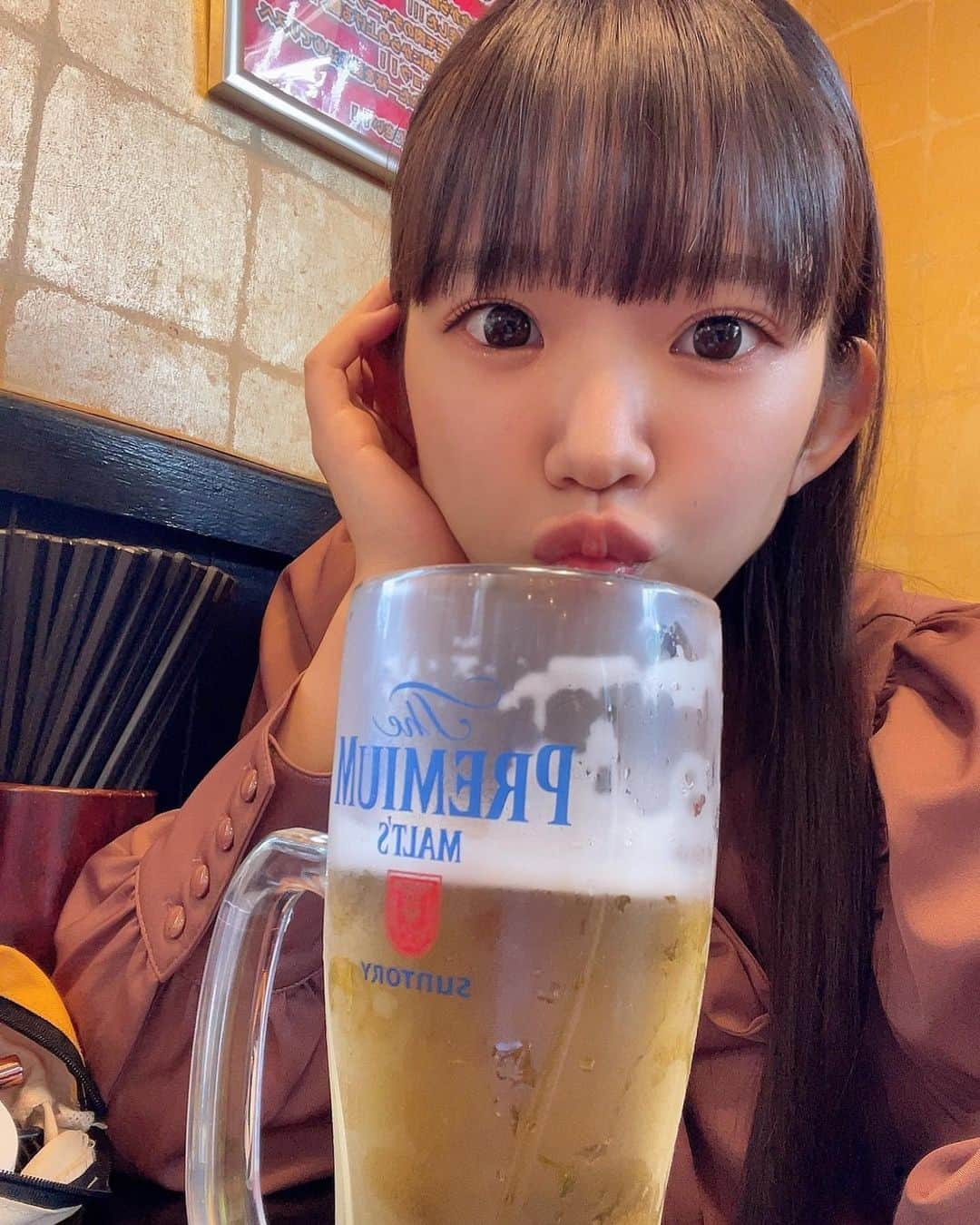 長澤茉里奈さんのインスタグラム写真 - (長澤茉里奈Instagram)「Good morning🌞 日曜日の朝ってビール飲みたくならない？ #生ビール #たくさんは飲めない #仕事終わり飲もうっと #合法ロリ」11月21日 10時47分 - marinanagasawa1008