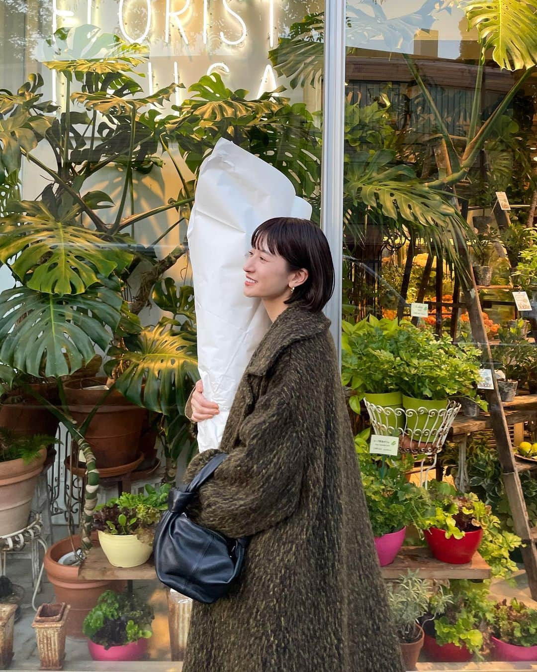 松本恵奈さんのインスタグラム写真 - (松本恵奈Instagram)「クリスマスに向けてお家に飾る用の植物を買いに行ってきました🎄 今年は枝っぽいのにオーナメントとかつけようと思っています🎅 他にも可愛いお花とか沢山あって大変でした。笑 結局、予定してたもの以外にも買ってしまったのでどこかでまた紹介するね◎  #クリスマス #ディスプレイ #floristigusa」11月21日 13時10分 - ena1123