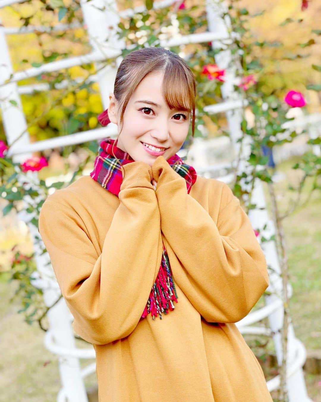 初川みなみさんのインスタグラム写真 - (初川みなみInstagram)「初川みなみ写真展📸12/.3.4.5 開催決定！ 渋谷のギャラリールデコで行います💓 はっつも在廊するよ！企画も色々考えているので 予定あけておいてね！ ⁡ 誰でもはいることができますよ〜⭐️ ⁡ #ポートレート#マフラーコーデ#ポニーテール」11月21日 13時56分 - hatsukaw_aminami