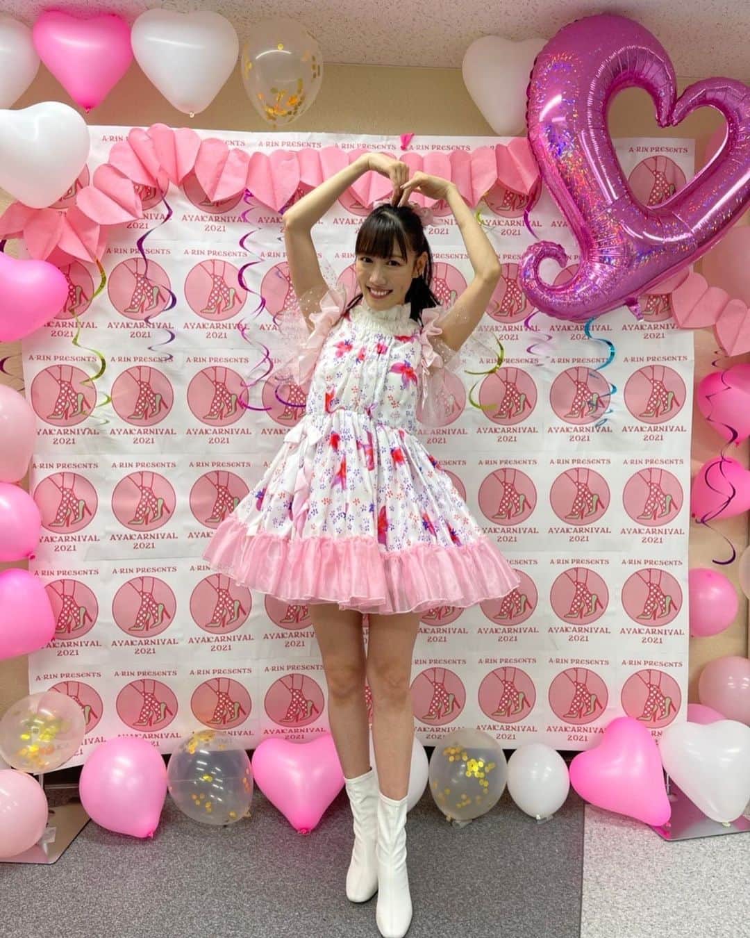 高城れにさんのインスタグラム写真 - (高城れにInstagram)「pink💕 おはるちゃん衣装貸してくれてありがとう😊‼︎ @haruka_koizumi_official  #pink #小泉遥香」11月21日 14時50分 - takagireni_official