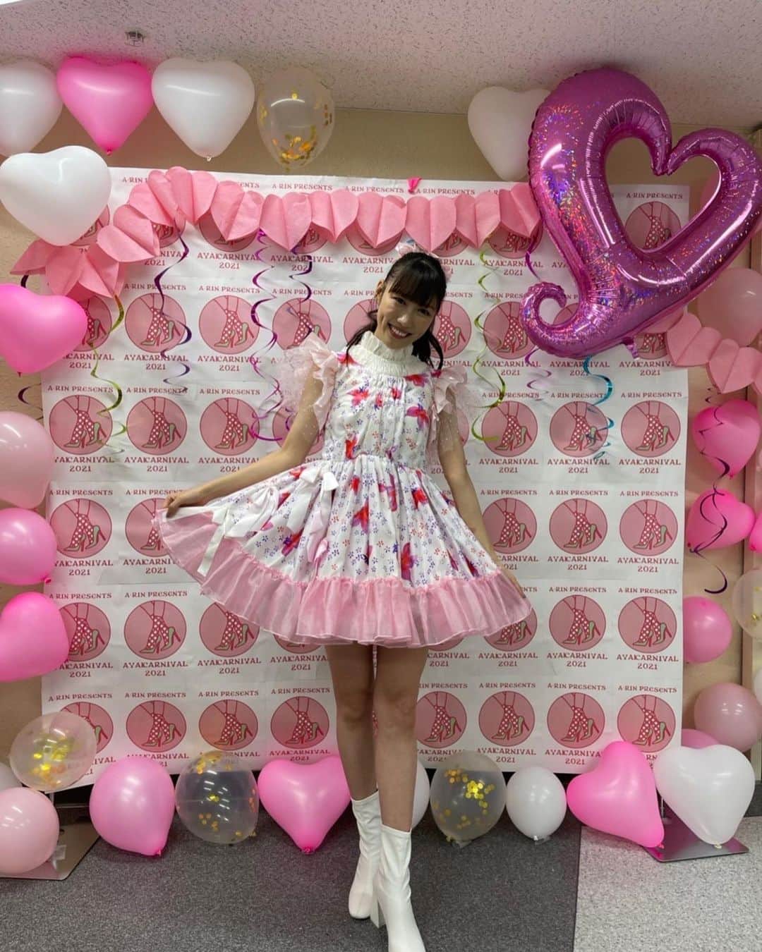 高城れにさんのインスタグラム写真 - (高城れにInstagram)「pink💕 おはるちゃん衣装貸してくれてありがとう😊‼︎ @haruka_koizumi_official  #pink #小泉遥香」11月21日 14時50分 - takagireni_official