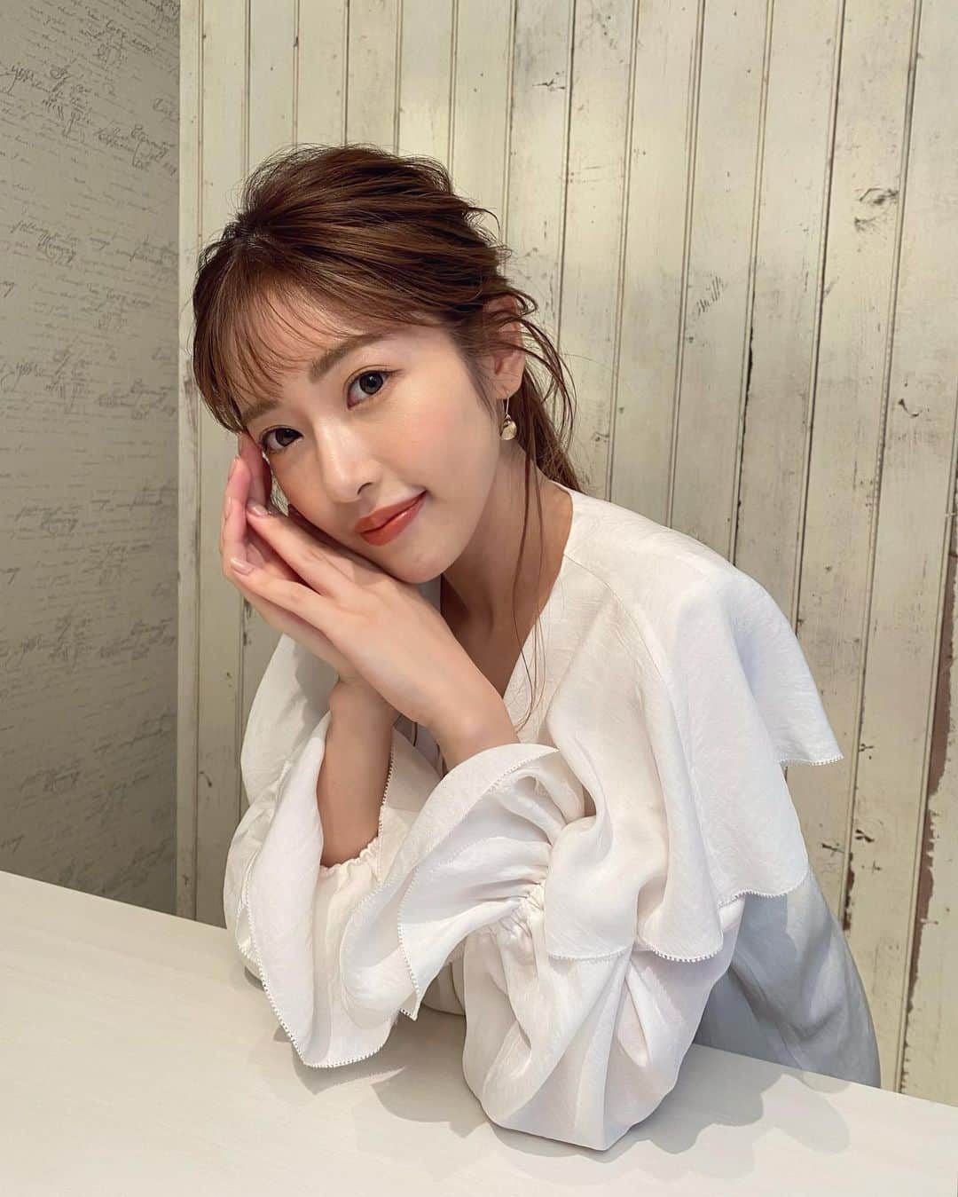 舟山久美子 くみっきー さんのインスタグラム写真 舟山久美子 くみっきー Instagram New ユイラのクリーミィマットリップ Mauve Meと954を合わせたら顔が明るくなり肌が綺麗に見える Mauve Meはくすんだピンクで 054はクリアなピンク イエベのわたしには