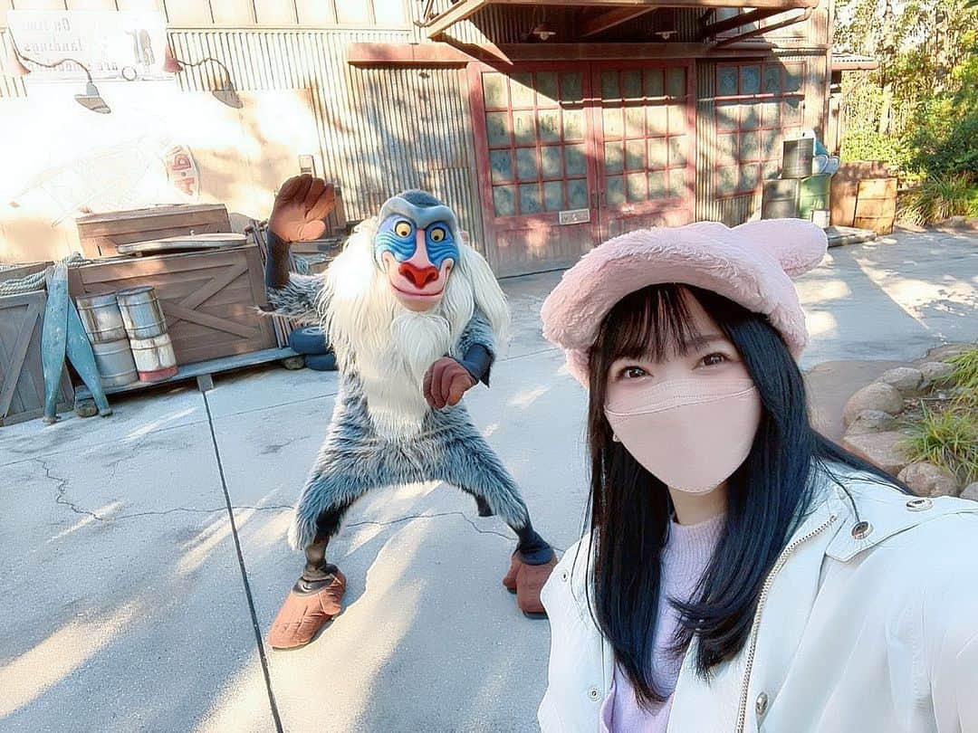 羽咲みはるさんのインスタグラム写真 - (羽咲みはるInstagram)「この前からティモンに会えてとてもうれしいー！！☺️ かっこよいポーズもしてくれました🥺 ラフィキは相変わらず面白い😂」11月22日 2時38分 - miharu_usa