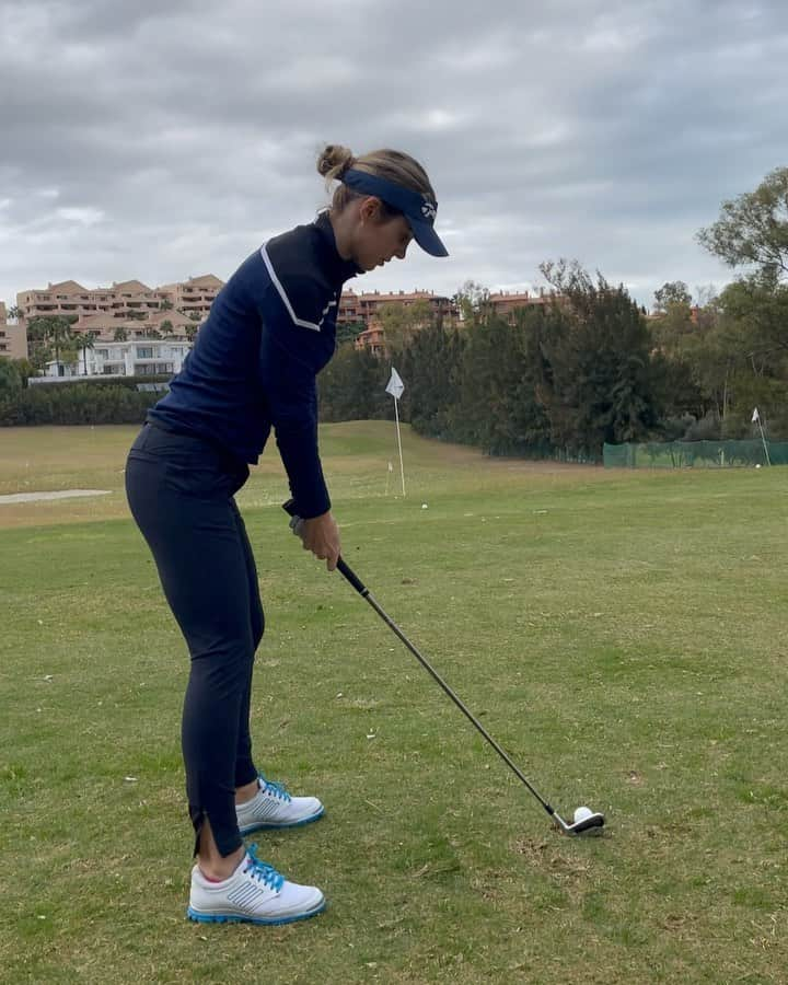 ベアトリス・レカリのインスタグラム：「Thank you so much @pgsportsacademy and @theflowerygolfer for allowing me to practice at these amazing facilities. Great short game area and @trackmangolf range! You know you are at the right place when it is full of keen golfers practicing. Now it is time to play some tournament golf next week @spanishopen (thank you so much for the invite)! Beyond excited to get back to competition. Thank you to my sponsor @birdieeyesgolf for the continuos belief. (🎥 credit @gpodgolf and best dad @jlrecari)」