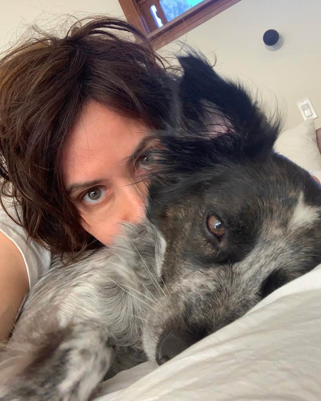 キャサリン・メーニッヒのインスタグラム：「Mornings with Mo」