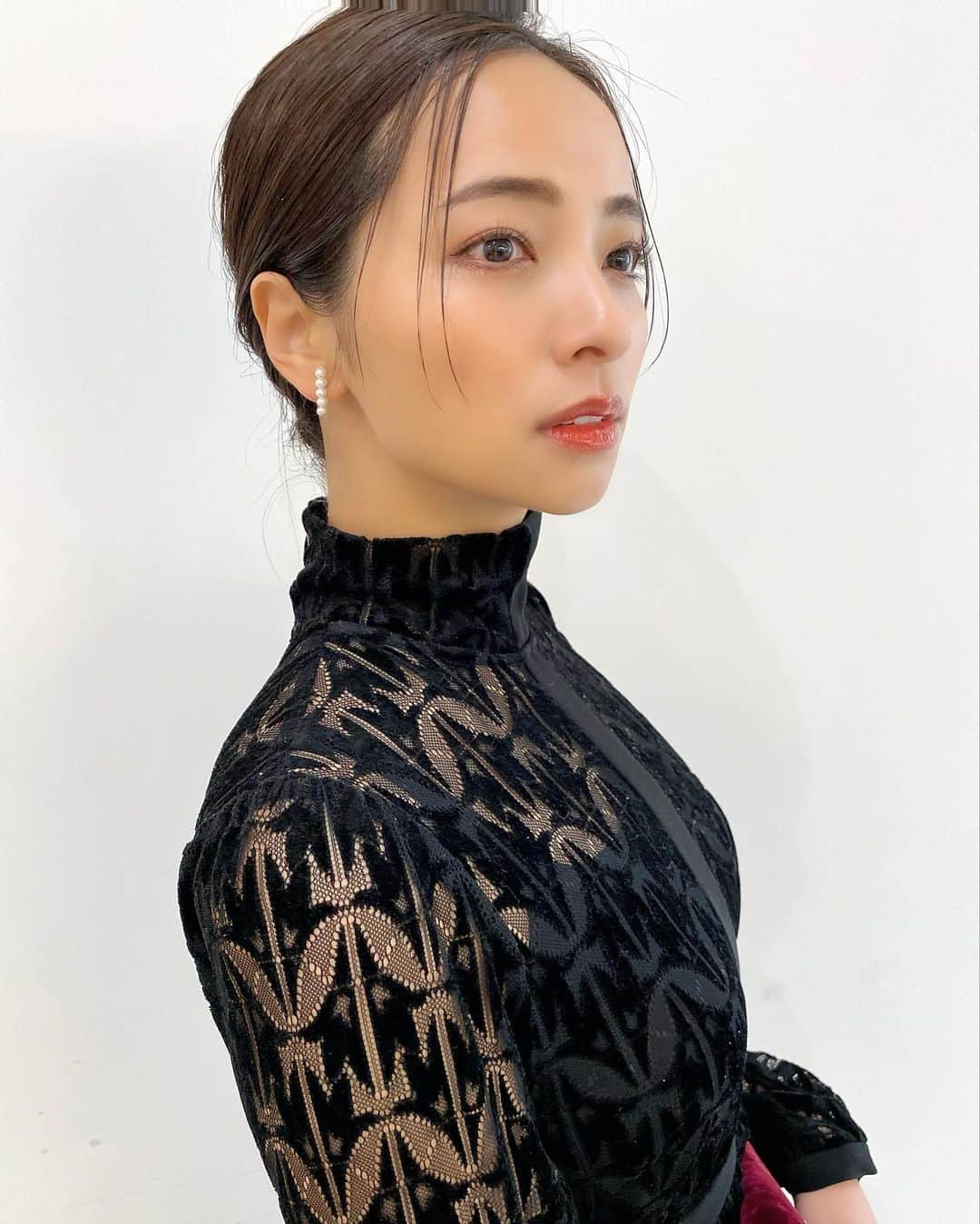 のインスタグラム：「thanks♡ @meg_kodame  dress @lokitho_tokyo  accessory @amero__official   #結婚式 #ヘアスタイル #hair #お呼ばれヘア #お呼ばれヘアアレンジ #結婚式ヘアアレンジ #結婚式お呼ばれ #お呼ばれアレンジ #パール #パールアクセサリー #ピアス」