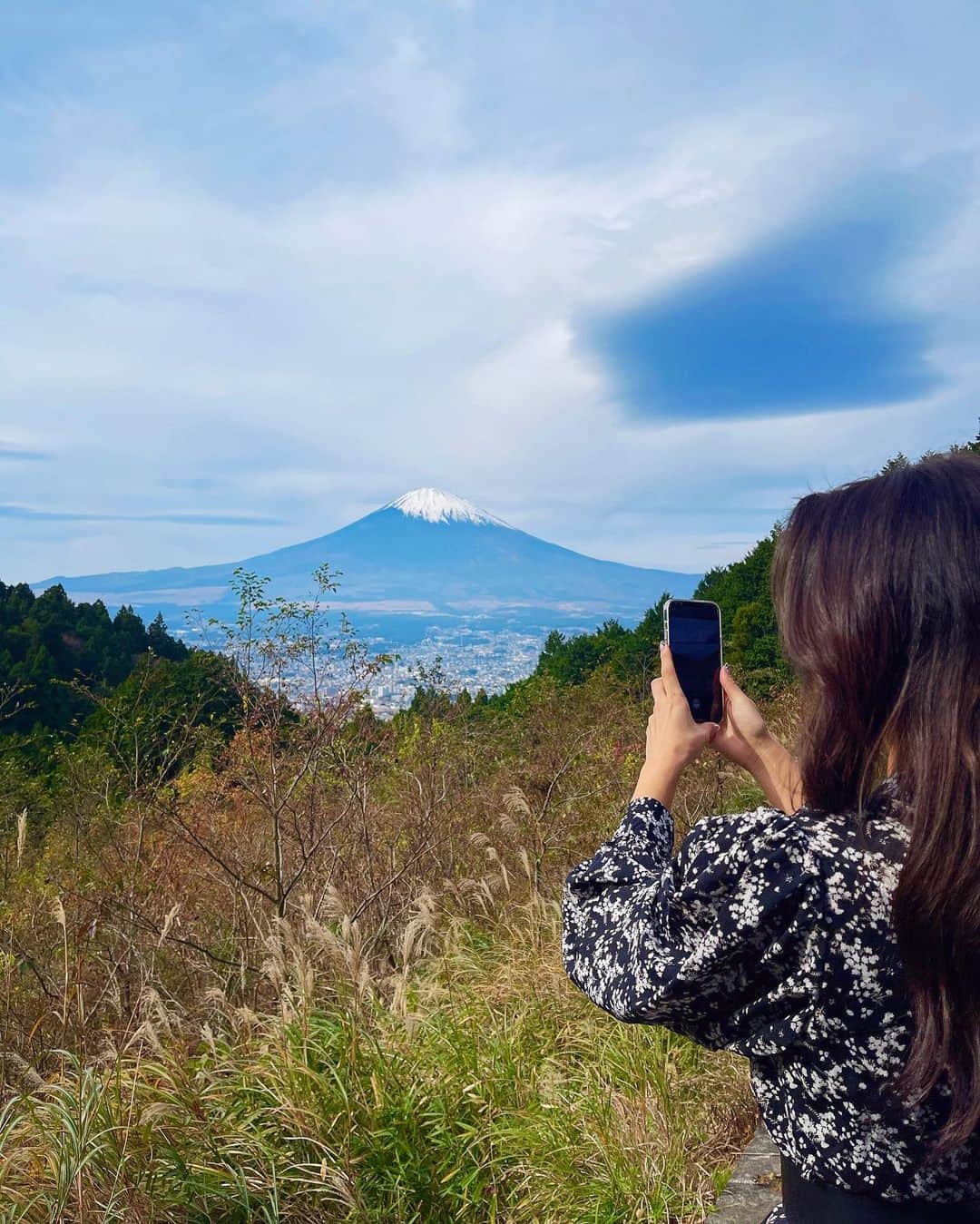 MIKAさんのインスタグラム写真 - (MIKAInstagram)「More highlights from the girls trip 🌾🗻🐟🍚♨️  背中で語る。  いや、可愛らしくない背中だこと😦 普段はもう少しむにっとしてるはず、、笑  #onsen #japan #箱根 #温泉 #女子旅」11月21日 19時39分 - cjd_mika