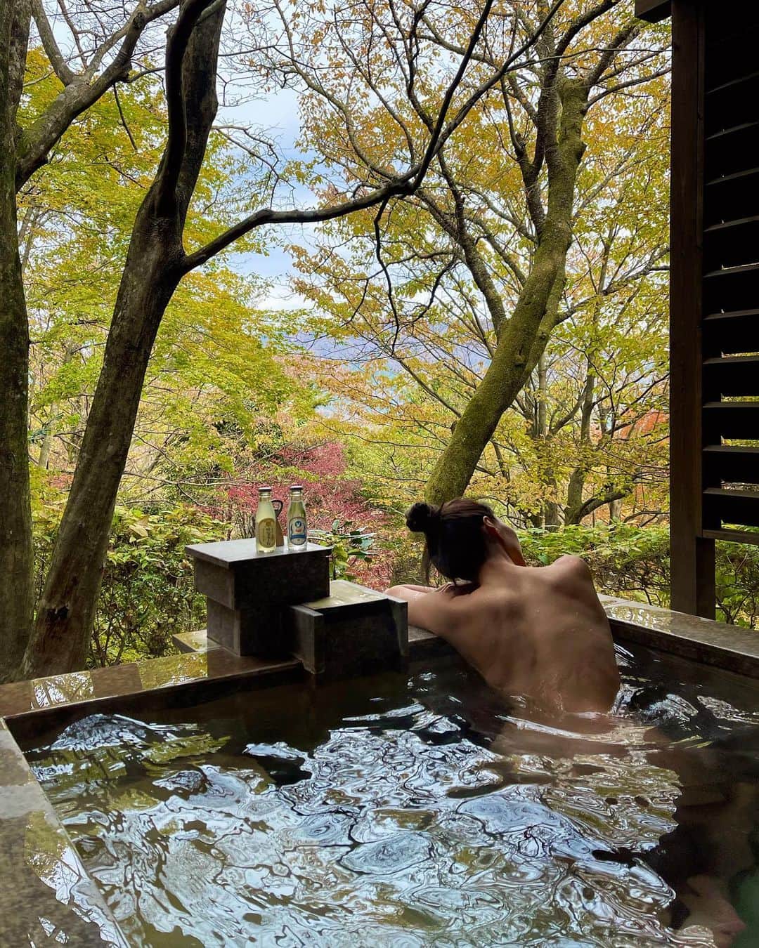 MIKAさんのインスタグラム写真 - (MIKAInstagram)「More highlights from the girls trip 🌾🗻🐟🍚♨️  背中で語る。  いや、可愛らしくない背中だこと😦 普段はもう少しむにっとしてるはず、、笑  #onsen #japan #箱根 #温泉 #女子旅」11月21日 19時39分 - cjd_mika