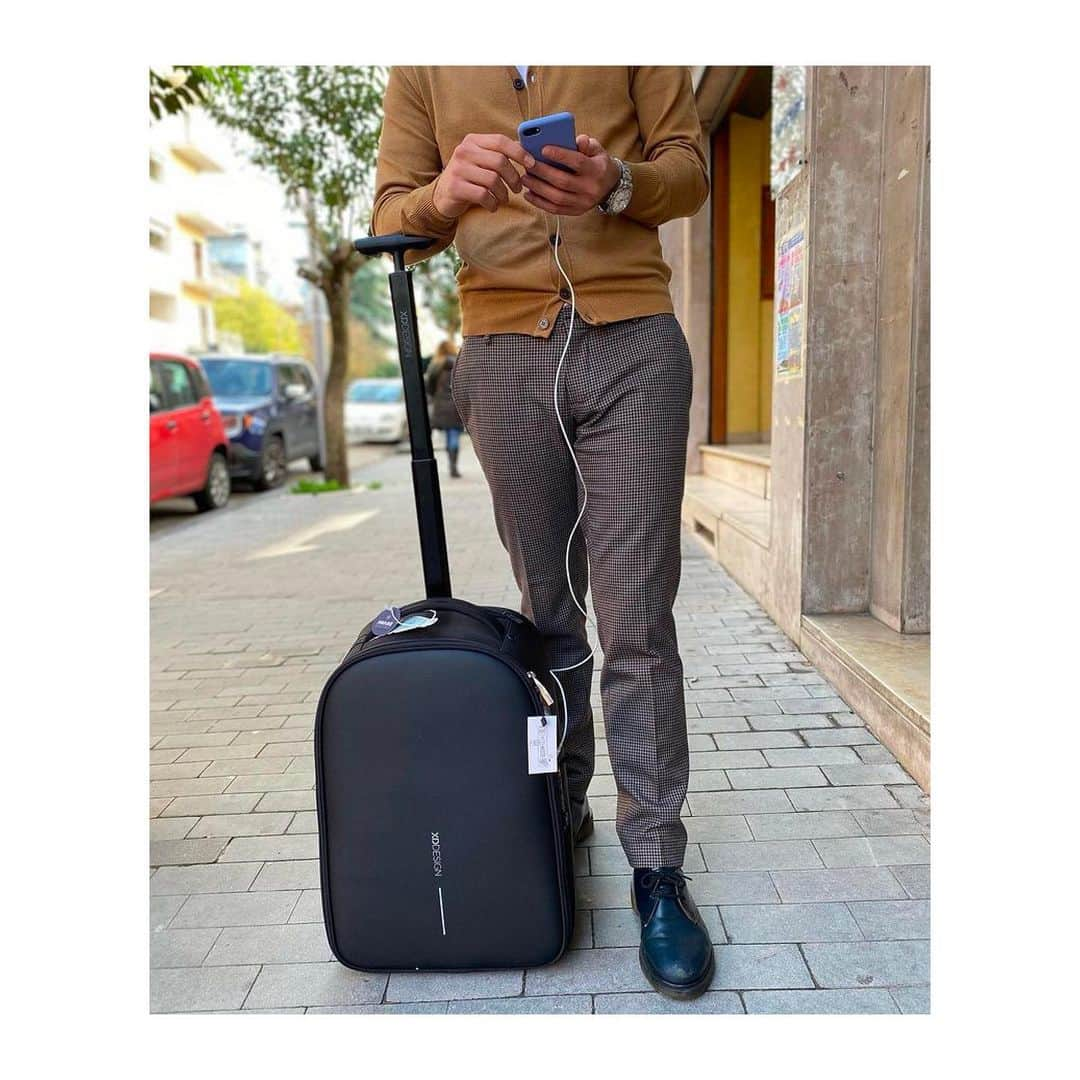 XD Designさんのインスタグラム写真 - (XD DesignInstagram)「Bobby Backpack Trolley // repost 🤎@tecnostile_bn 🇮🇹 ⠀⠀⠀⠀⠀⠀⠀⠀⠀ ⠀⠀⠀⠀⠀⠀⠀⠀⠀ ⠀⠀⠀⠀⠀⠀⠀⠀⠀ ⠀⠀⠀⠀⠀⠀⠀⠀⠀ ⠀⠀⠀⠀⠀⠀⠀⠀⠀ ⠀⠀⠀⠀⠀⠀⠀⠀⠀ #MadeForModernNomads  • • • #xddesign #xddesignbobby #xddesignbacksttory #bobbybackpacktrolley #trolley #antitheftbag #xddesignbag #travellifestyle #modernnomad #travelgear #digitalnomad #digitalnomadlife #travelbackpack #digitalnomadlifestyle #smartbackpack #bagsofinstagram #stylishbag #luggage #travelgear #traveldiaries #travelbug #businessbag #smartbag #travelinstyle #sustainablebags」11月21日 19時35分 - xddesign