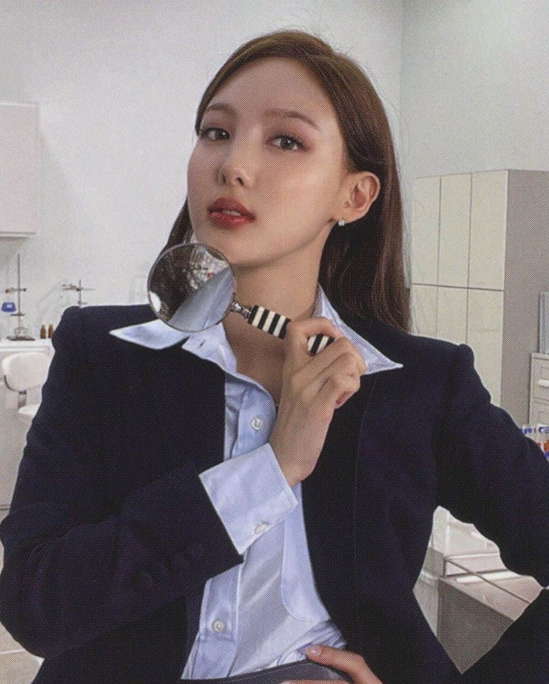 ナヨンさんのインスタグラム写真 - (ナヨンInstagram)「👩🏻‍🔬🧪🔬⚗️🥼🔎」11月21日 19時51分 - twicenayeon