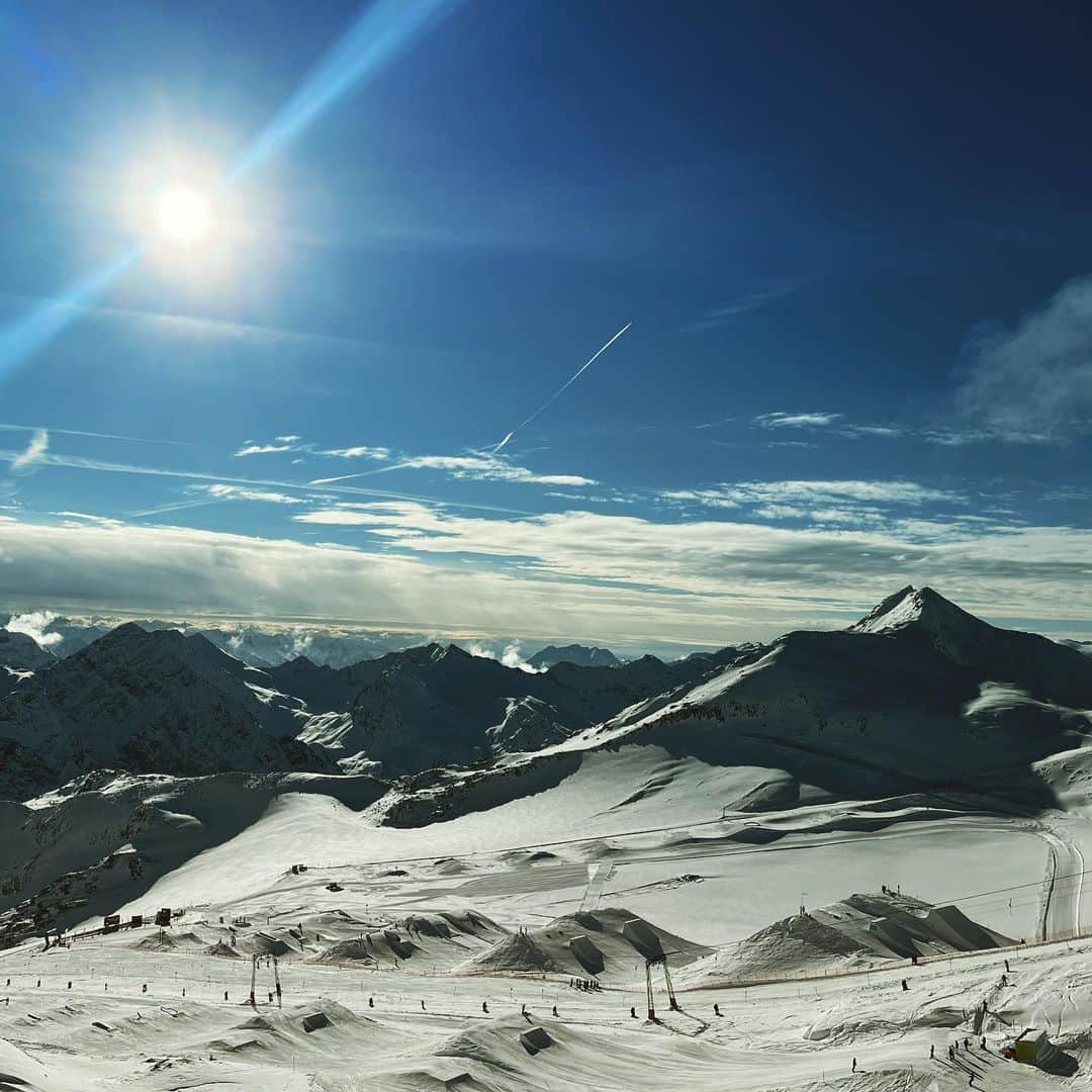 高尾千穂のインスタグラム：「約2年ぶりの海外大会で3年ぶりのStubai。氷河では珍しく全日良い天気で終了。」
