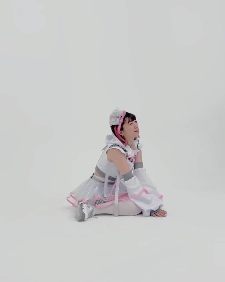 ぱいぱいでか美のインスタグラム：「明日はアポカリ4周年ライブ！ . 昨日のスピカ同様(?)気合い入れたいとき行くとこシリーズ。 撮影前に行った下北沢JM整体院はいつも浮腫とか完璧に取ってくれる〜😭 そして前村先生ご結婚おめでとうございます！ 明日で体バキバキになるのでまたすぐ伺います。。 . それから脱毛！これもいつも行ってるMoalani Wax！ 自分でも意味が分かりませんが、気合いが入れたい時 首から下の毛を取り除きたくなるのです。 あースッキリ！がんばるぞ！ で、ちなみに生理のときもめちゃくちゃ楽なのです。最高。 . #下北沢JM整体院 #Moalaniwax」