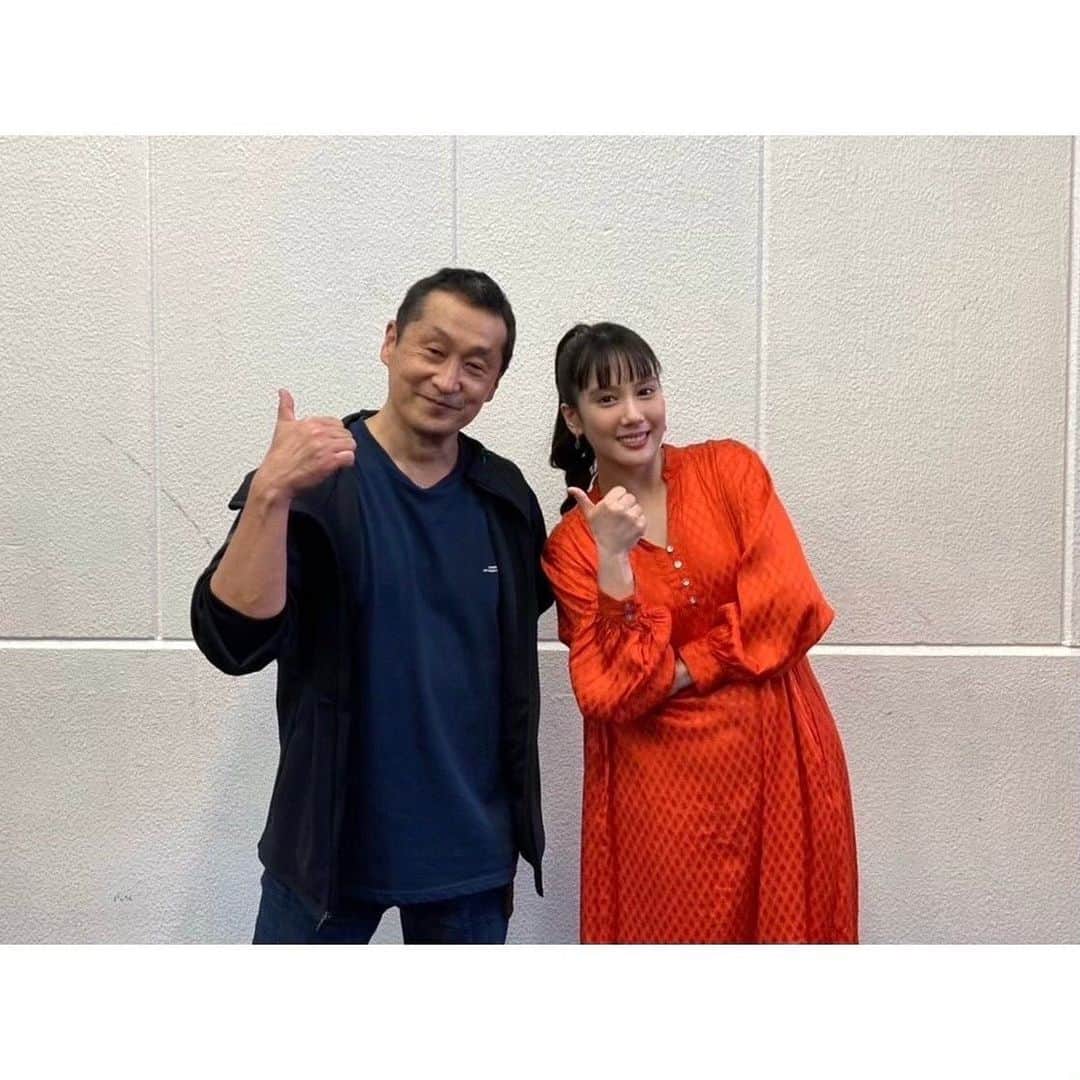 山本千尋のインスタグラム：「11月26日(金)深夜12時~『24時間まるごと坂本浩一の特撮アクション』が日本映画専門チャンネルさんにて放送されます。そして今回そのゲストに呼んで頂きました。是非ご覧下さい。  #日本映画専門チャンネル  #特撮アクション #2枚目の写真は4年前の私達 #ポーズが変わらない私達」