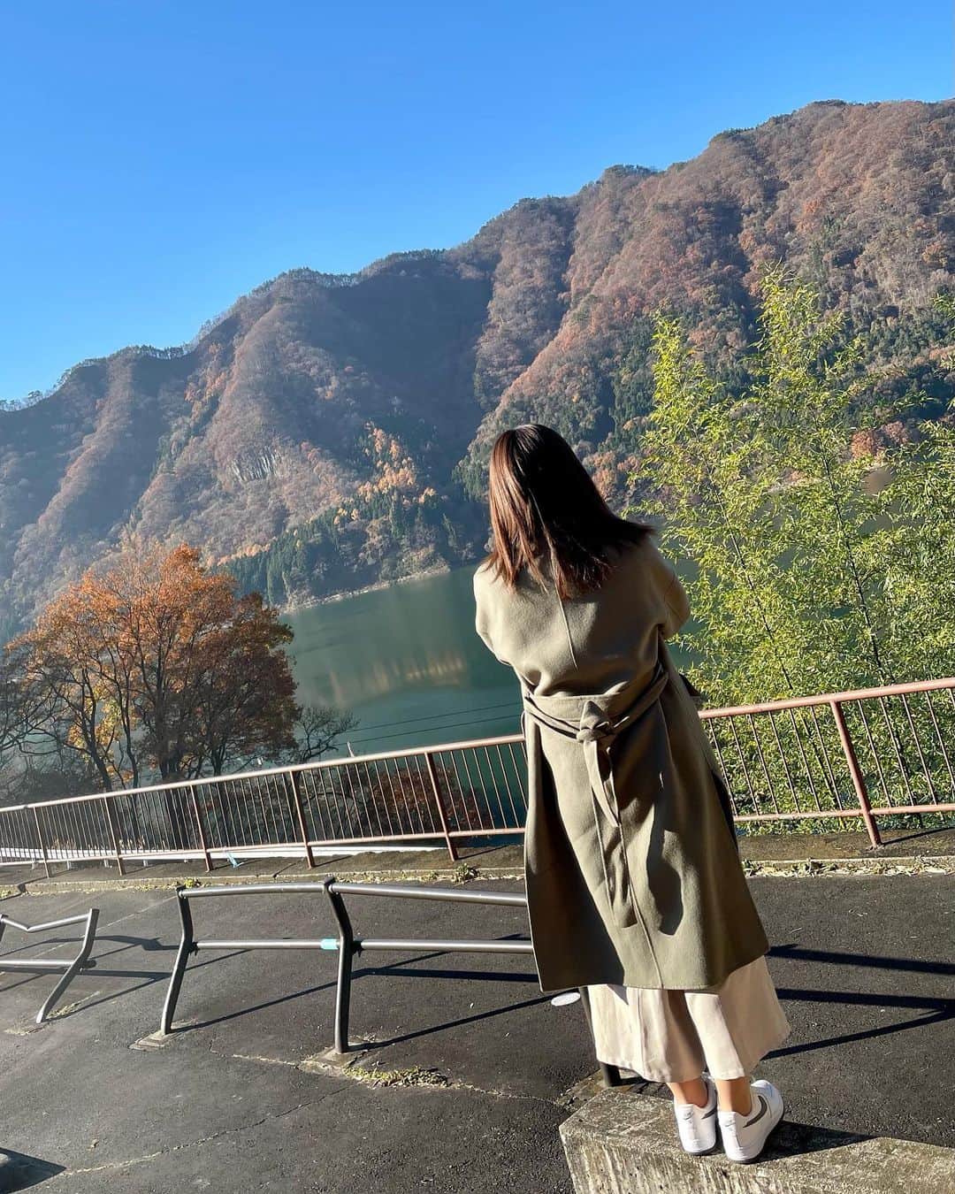 白戸ゆめのさんのインスタグラム写真 - (白戸ゆめのInstagram)「🌤 . お仕事で群馬県に！ 久しぶりにマイナスイオン感じた🥺 行きしなに紅葉が見えて 朝から心がほっこりしました🍁 . いい天気で良かったです☺️ あすは天気が崩れるみたいなので 気をつけてくださいね🌀 . #群馬県 #みなかみ町 #温泉 #nike #エアフォース #エアフォース1  #スニーカー #スニーカー女子」11月21日 21時23分 - yumeno.s_