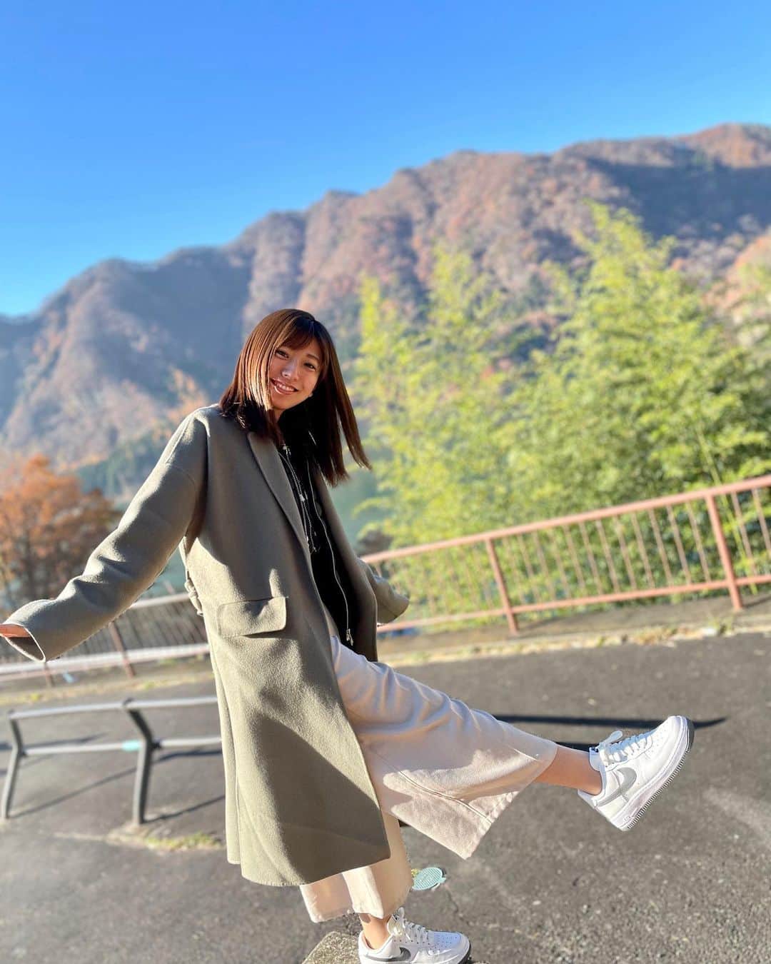 白戸ゆめのさんのインスタグラム写真 - (白戸ゆめのInstagram)「🌤 . お仕事で群馬県に！ 久しぶりにマイナスイオン感じた🥺 行きしなに紅葉が見えて 朝から心がほっこりしました🍁 . いい天気で良かったです☺️ あすは天気が崩れるみたいなので 気をつけてくださいね🌀 . #群馬県 #みなかみ町 #温泉 #nike #エアフォース #エアフォース1  #スニーカー #スニーカー女子」11月21日 21時23分 - yumeno.s_