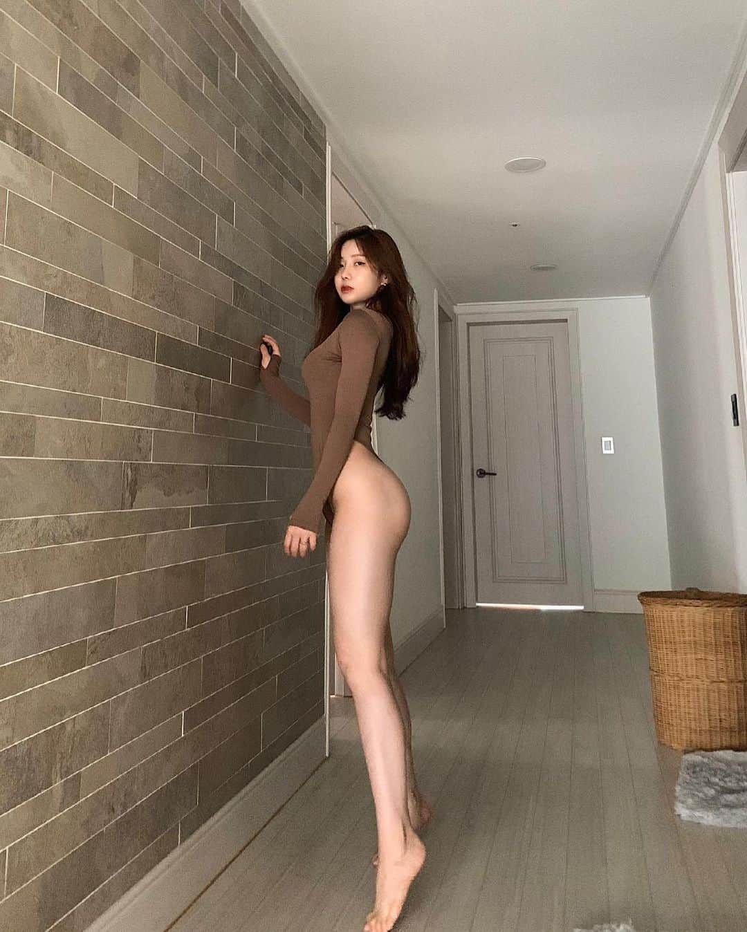 Shikaさんのインスタグラム写真 - (ShikaInstagram)「#bodycheck✨  Model: @nana.un 🇰🇷  #bodysuit #etherathletic #sexy #koreanstyle #koreangirl」11月22日 11時56分 - shika.kamisaka