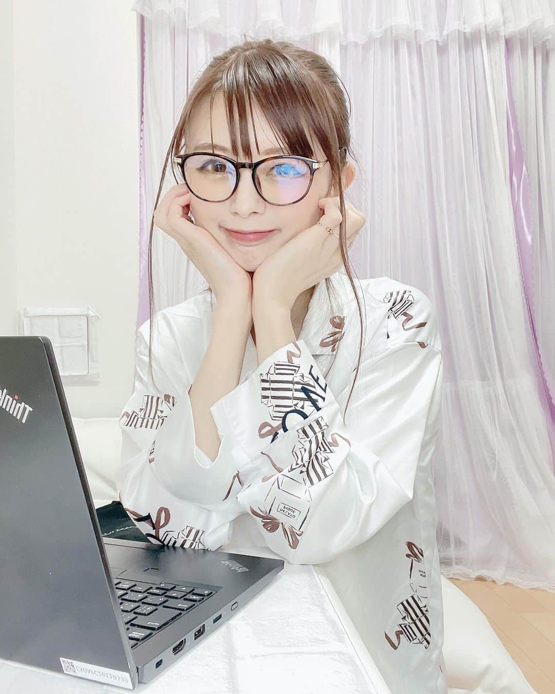 のインスタグラム：「先日は毎年恒例の健康診断☹️ 婦人科検診は毎回ドキドキですが 影もなく綺麗と褒められました👌 ． でも年齢的にも妊娠・不妊など将来不安😮‍💨なので浅田レディースクリニック（@asada_ladies_clinic）YouTubeチャンネルとブログで色々妊活のお勉強しました✏️ ． 不妊治療とか妊活って高い…時間がかかる…痛そうなどマイナスイメージしかなかったけどすごく簡単に検査できると知ってすごく試してみたいと思いました！ 予定はないけど今のうちに知識は蓄えておこうと思います😊 ． 本気で妊活の時にはクリニックにも行きたいなー🥺今はトレーニングに励みます🏋️‍♀️ ．  #妊活  #浅田レディースクリニック #不妊治療 #PR #出産 #トレーニング女子 #健康オタク #トレーニング」