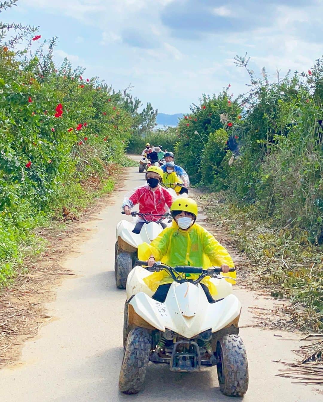 小林三江子さんのインスタグラム写真 - (小林三江子Instagram)「少し前だけど、小学校生活最後の秋休みは久しぶりに家族揃って遠出してみた。 こうやって楽しそうに家族と一緒に旅してくれる日はあとどれくらい続くのかな。。 来年からは中学生。改めてこの時期を大切に過ごそうと思う今日この頃。。  #mydeariris #イリタン  #familytime #precioustime」11月22日 10時57分 - mieko_kobayashi