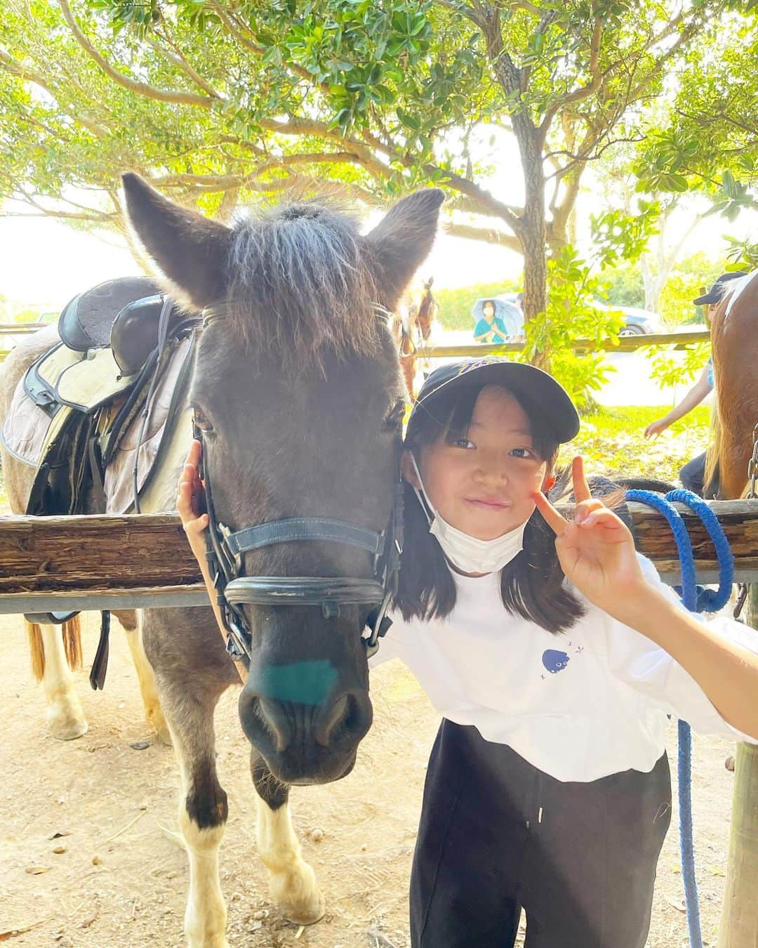 小林三江子さんのインスタグラム写真 - (小林三江子Instagram)「少し前だけど、小学校生活最後の秋休みは久しぶりに家族揃って遠出してみた。 こうやって楽しそうに家族と一緒に旅してくれる日はあとどれくらい続くのかな。。 来年からは中学生。改めてこの時期を大切に過ごそうと思う今日この頃。。  #mydeariris #イリタン  #familytime #precioustime」11月22日 10時57分 - mieko_kobayashi