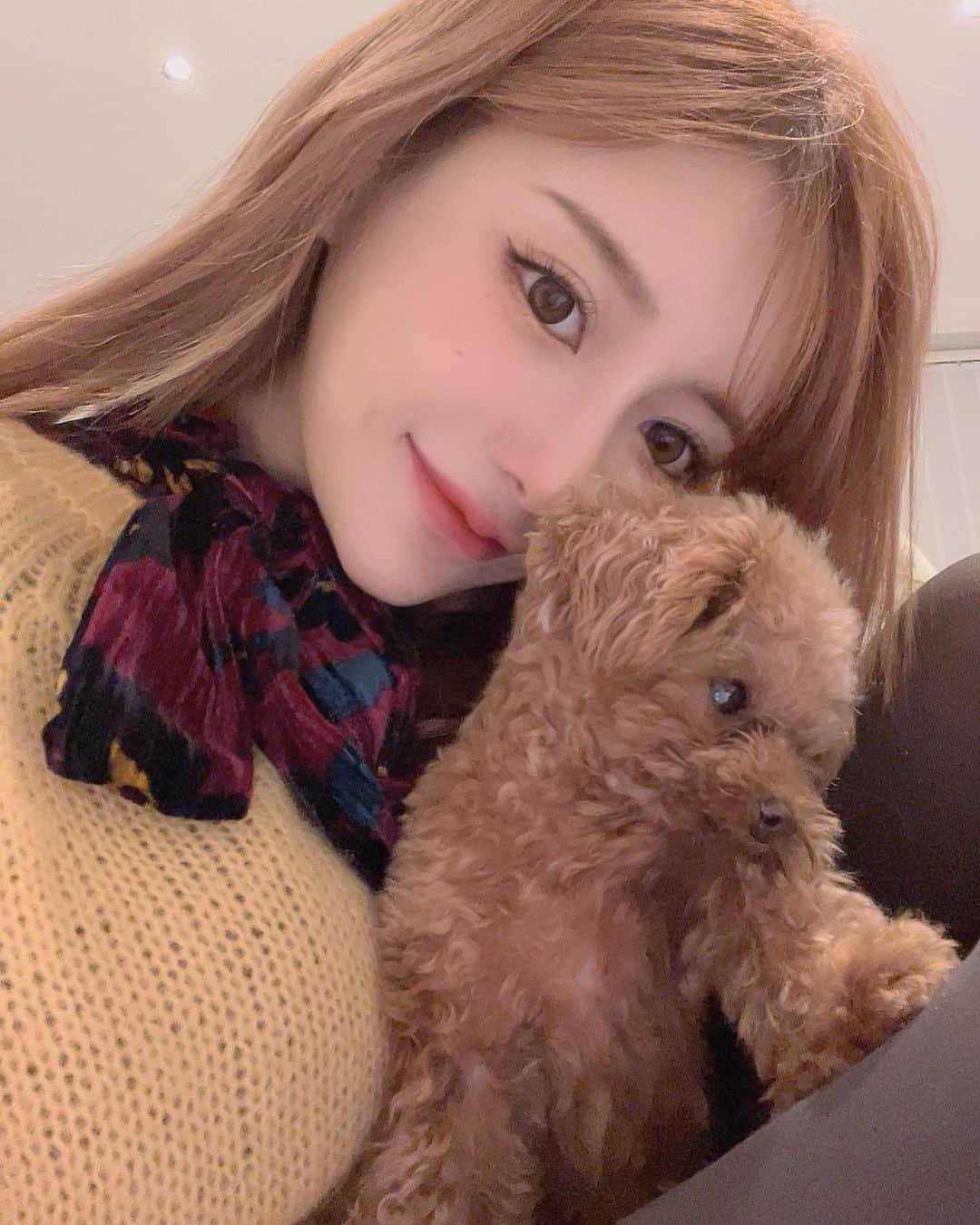 明日花キララのインスタグラム：「私たちどうして最近こんなに ムチりあげちゃったのCA4LA🥵💦 一緒にダイエット頑張る！！  #4歳食べ盛り 🐖🤍 #胃下垂なお腹かわいすぎ」