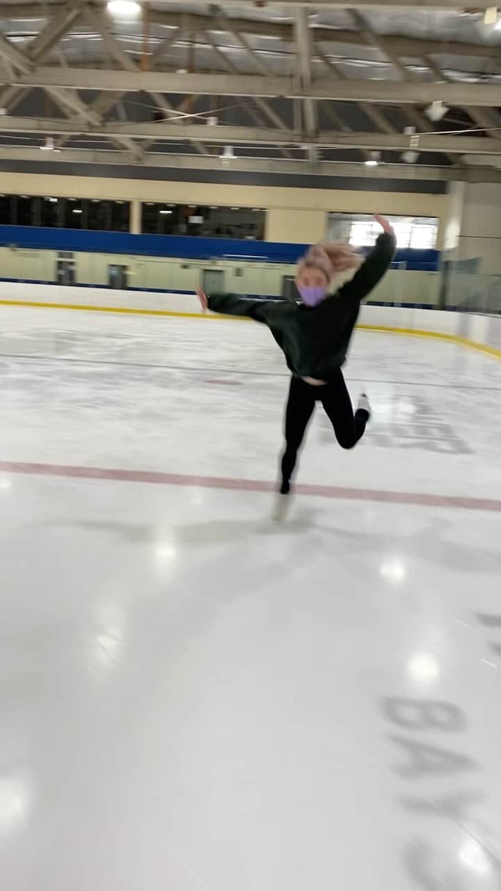 Megan Yimのインスタグラム：「I had so much fun exploring the art of Russian folk dance for a free program that I choreographed earlier this year!   🎥 @dianahongseunga」