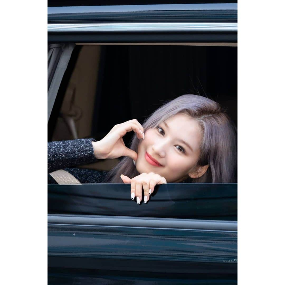 サナさんのインスタグラム写真 - (サナInstagram)「💕💕💕 ーーーーーーーーーー Follow > @sana.twice.kr < . @twicetagram #TWICE#트와이스#ONCE#Sana#사나 #Nayeon#나연#Jeongyeon#정연#Momo#모모#Jihyo#지효#Mina#미나#Dahyun#다현#Chaeyoung#채영#Tzuyu#쯔위」11月22日 8時38分 - sana.twice.kr