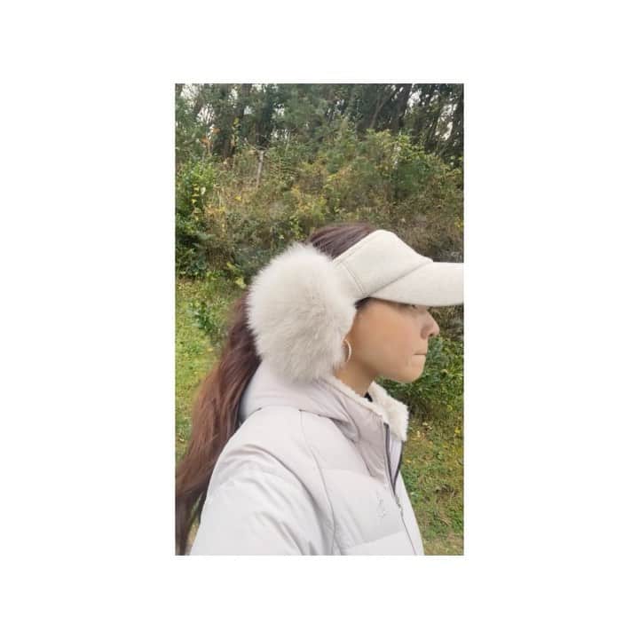 チン・ジェヨンのインスタグラム：「. 오늘 바람이 태풍급이예요  감기조심하세용.   #진재영_제주지엔느」