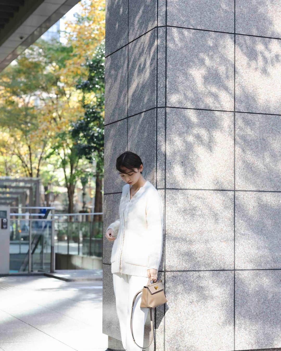 篠田麻里子さんのインスタグラム写真 - (篠田麻里子Instagram)「おはようございます⛄️ いつかのコーデ✨ 寒くなると白が着たくなるなぁ🙄  #marikoday#大人カジュアル#30代ファッション #ootd」11月22日 10時18分 - shinodamariko3