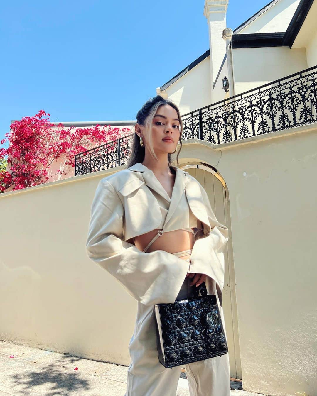 リリーマイマックのインスタグラム：「Oh she’s chic @showpo」